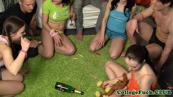 College sexgamers spinning the bottle